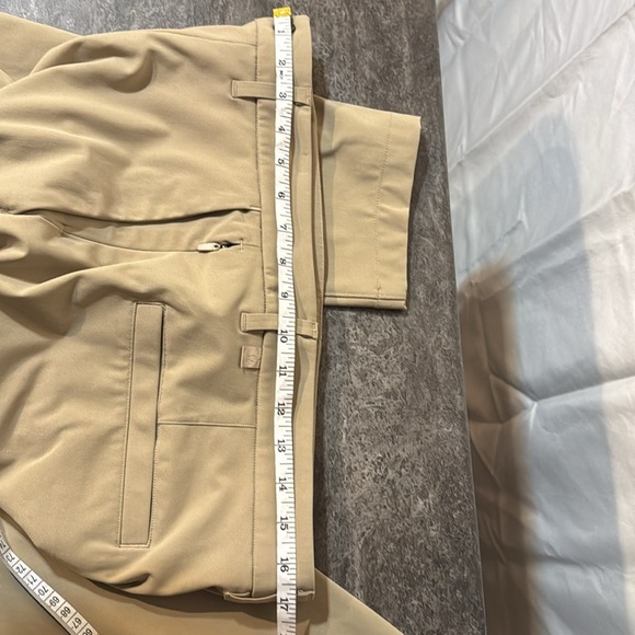 Lululemon Commission slim pants. Cropped trench color. Waist 32 - Picture 10 of 11